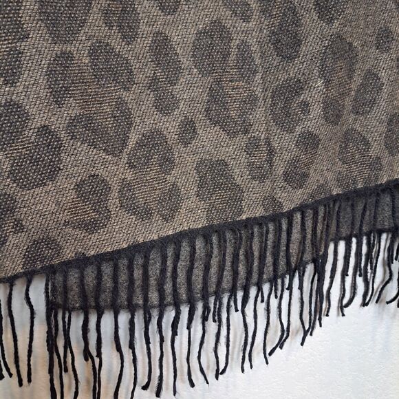 Woolrich Leopard Animal Print Cozy Blanket Wrap Shawl With Fringe Trim One Size - Picture 5 of 8